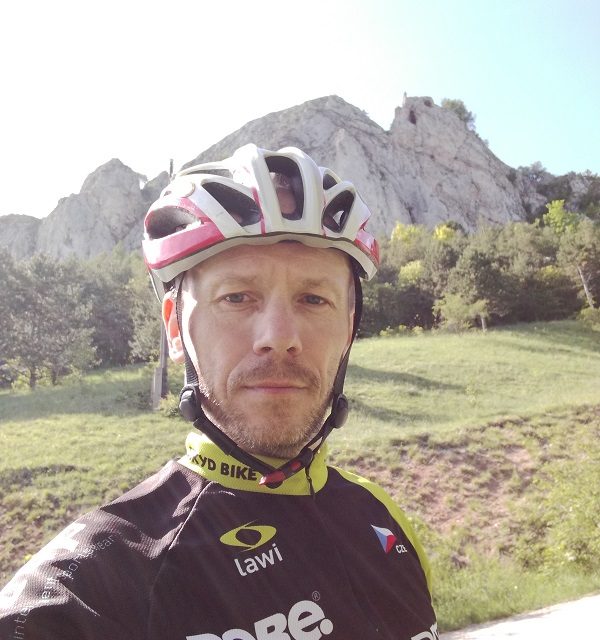 Petr Čapek zdolal vrcholy na silničním kole